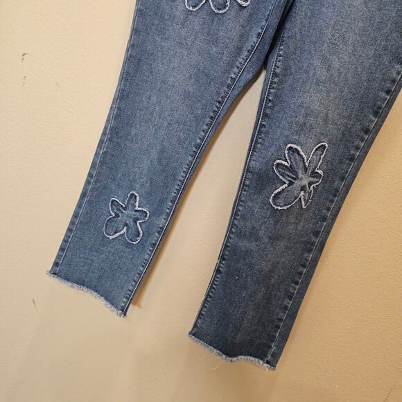 Laurie Felt Forever Floral Jeans with Frayed Hem Size 6 - Picture 3 of 10